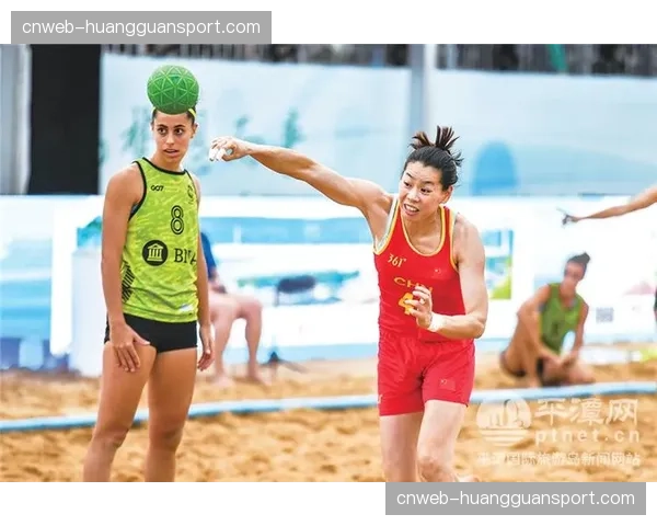 沙滩手球比赛期间,专业解说将现场讲解沙滩手球规则 沙滩手球比赛期间,专业解说将现场讲解沙滩手球规则